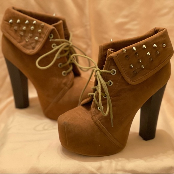Delicacy Heels tan heels - Picture 1 of 5